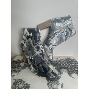Pour La Victoire Silver Black Floral Brocade Block Heel Booties C389 Size 7.5